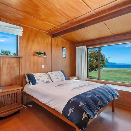 Lakeside Lodge - Tauranga Taupo Holiday Home Kuratau ภายนอก รูปภาพ