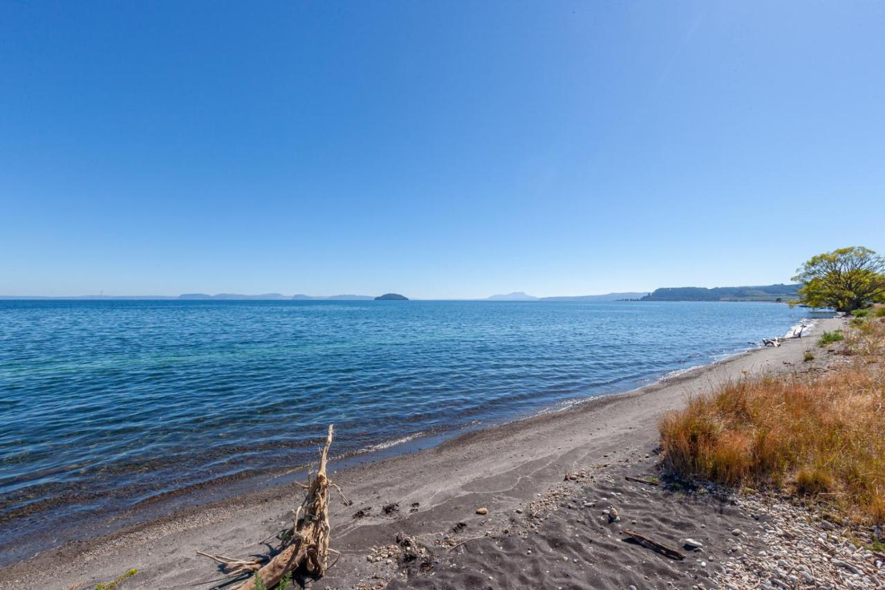 Lakeside Lodge - Tauranga Taupo Holiday Home Kuratau ภายนอก รูปภาพ