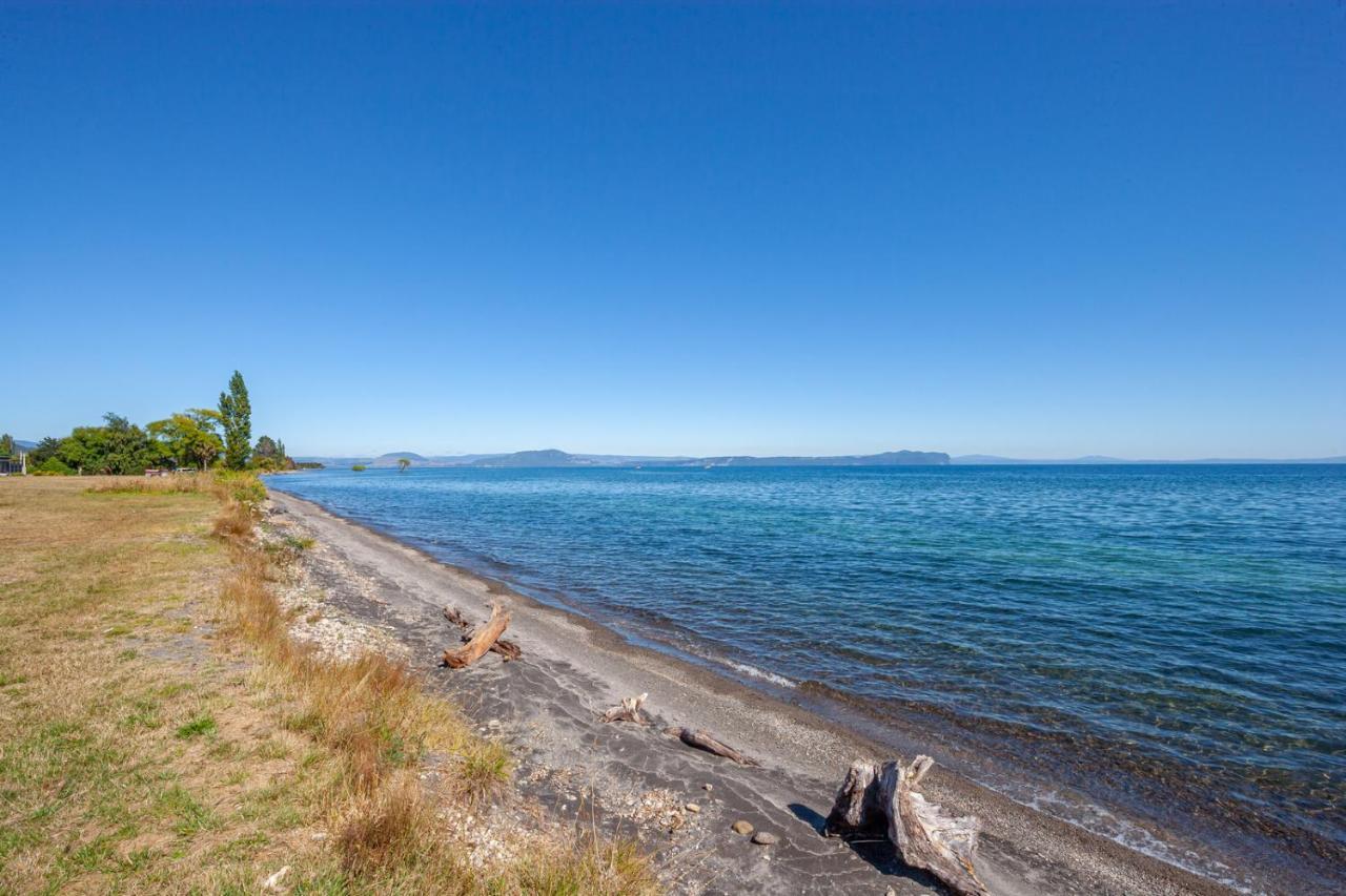 Lakeside Lodge - Tauranga Taupo Holiday Home Kuratau ภายนอก รูปภาพ
