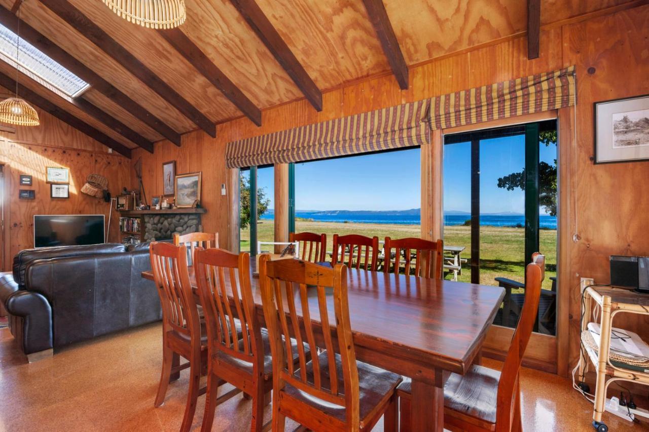 Lakeside Lodge - Tauranga Taupo Holiday Home Kuratau ภายนอก รูปภาพ