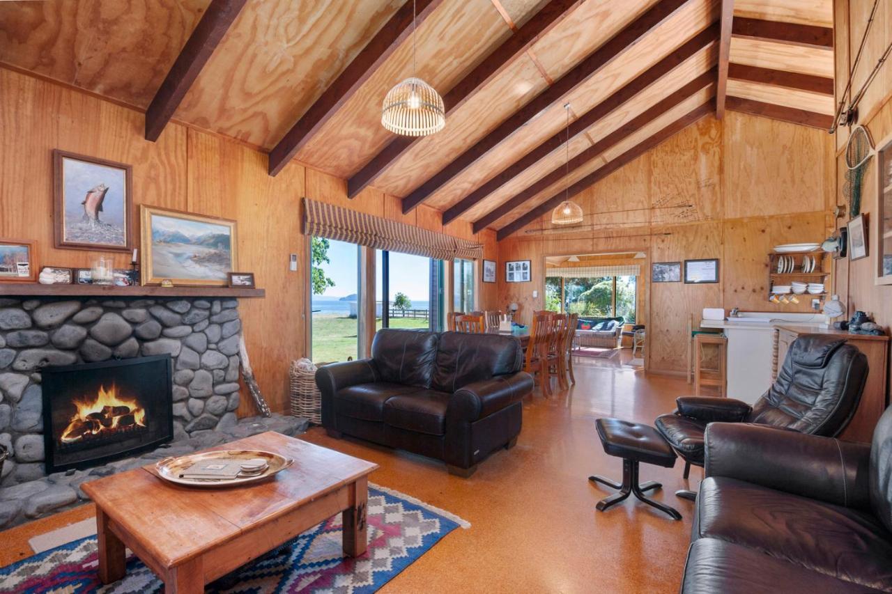 Lakeside Lodge - Tauranga Taupo Holiday Home Kuratau ภายนอก รูปภาพ