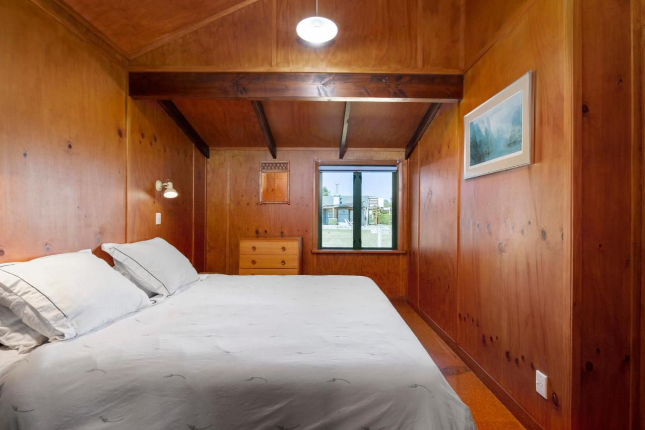 Lakeside Lodge - Tauranga Taupo Holiday Home Kuratau ภายนอก รูปภาพ