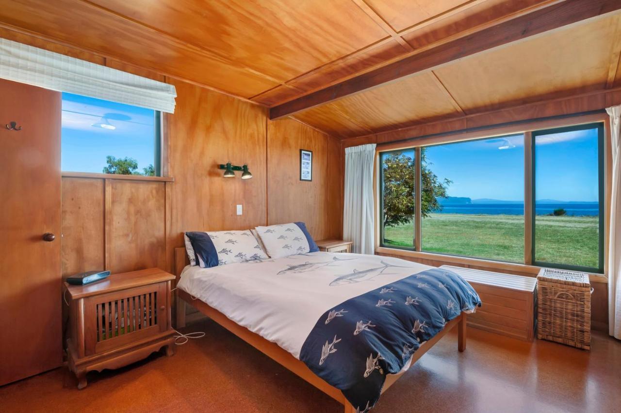Lakeside Lodge - Tauranga Taupo Holiday Home Kuratau ภายนอก รูปภาพ